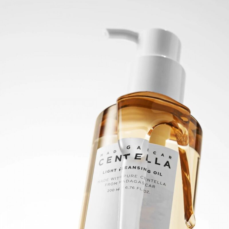 Гідрофільна олія для обличчя Skin1004 Madagascar Centella Light Cleansing OIl 200m