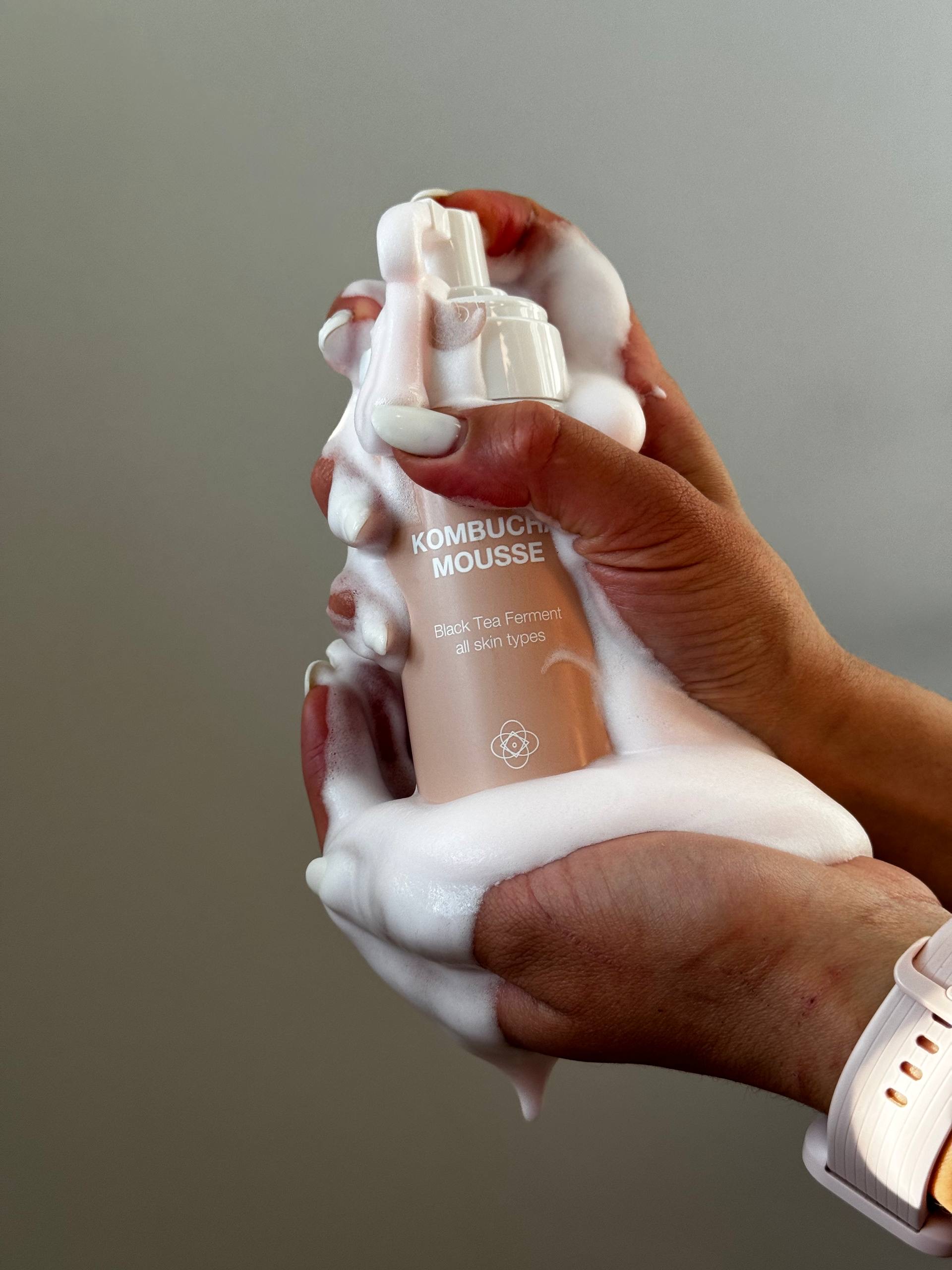 Очищуючий мус для обличчя MODAY Kombucha Cleansing Mousse