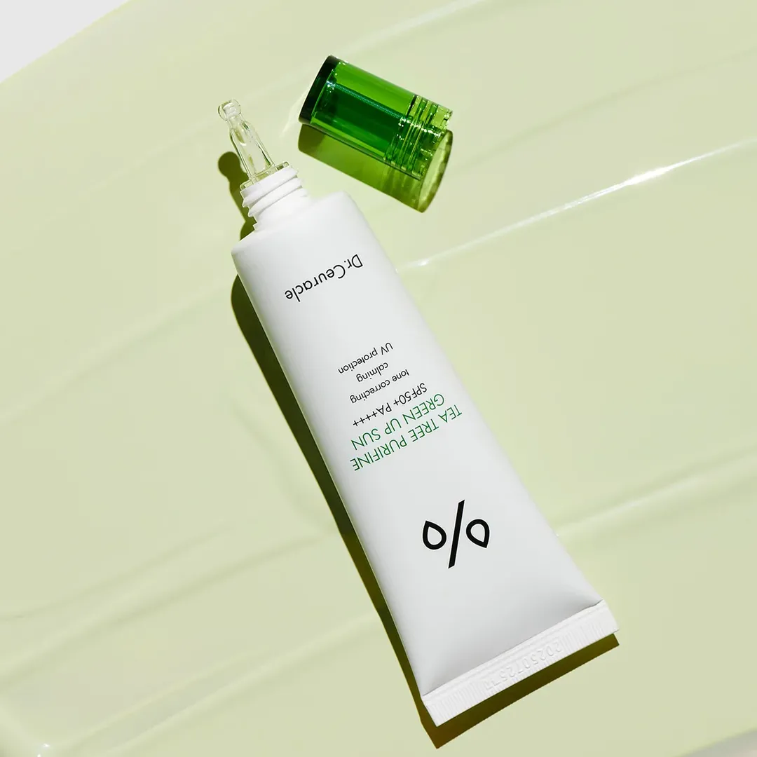 Сонцезахисний крем для нейтралізації почервонінь з екстрактом чайного дерева SPF 50+ PA++++