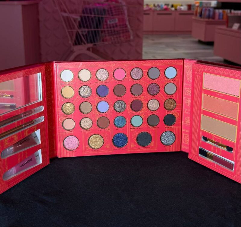 Палетка для макіяжу Ultimate Make-Up Palette Beauty Theater