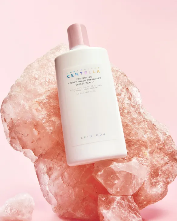 Тонуючий сонцезахисний крем SPF50+ PA++++ SKIN1004 - Centella Poremizing Velvet Finish Sunscreen 50ml