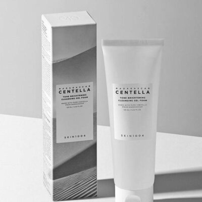 Освітлювальна гель-пінка SKIN1004 Madagascar Centella Tone Brightening Cleansing Gel Foam,125мл
